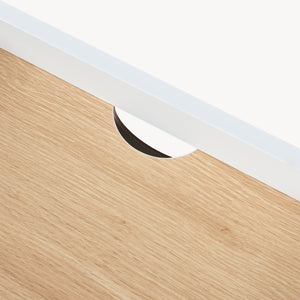 Nachttisch Kuorshare 55x42x37 cm Weiß/Eicheoptik [en.casa]